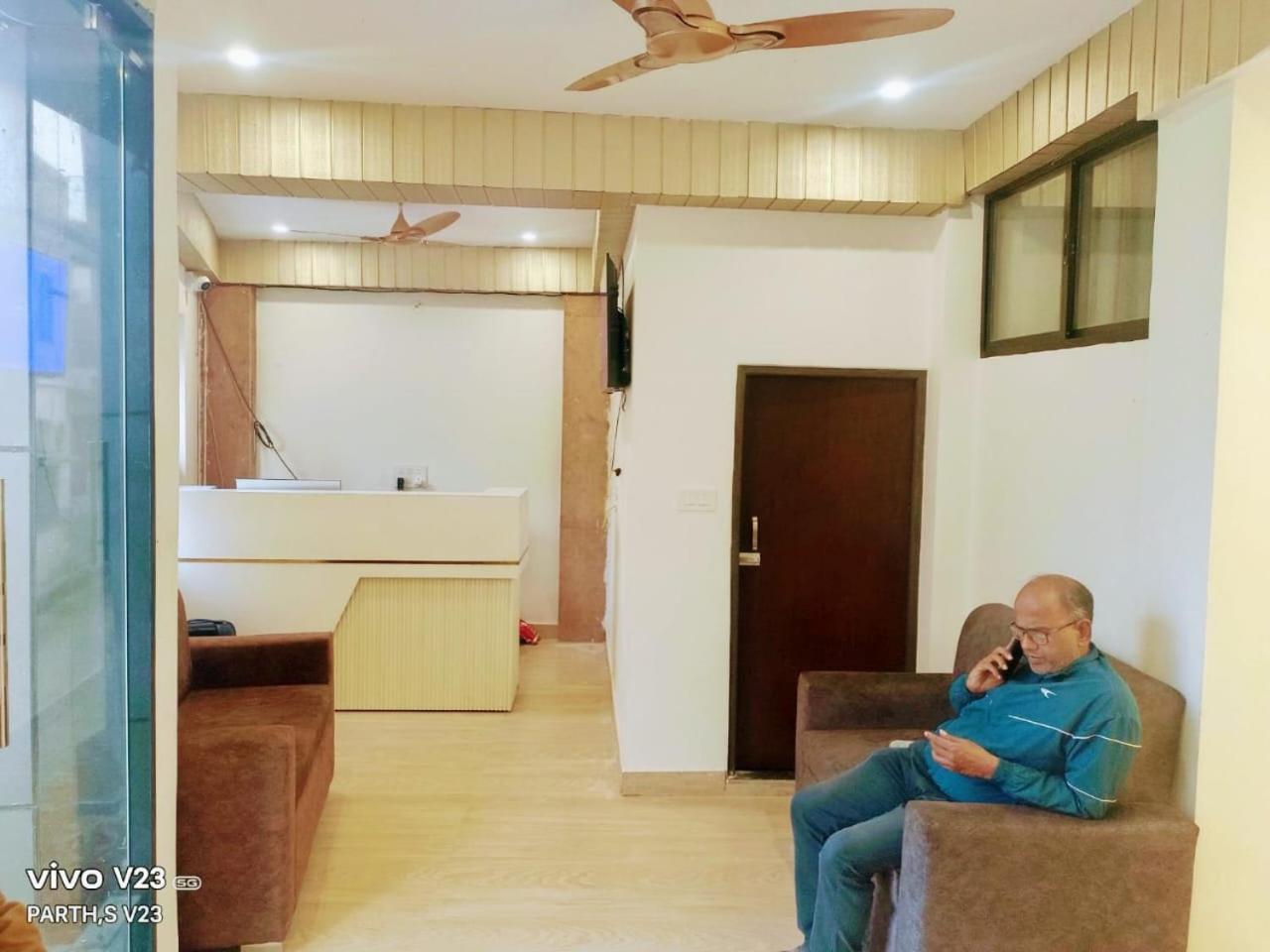 Hotel Abhinandan Ayodhya Εξωτερικό φωτογραφία