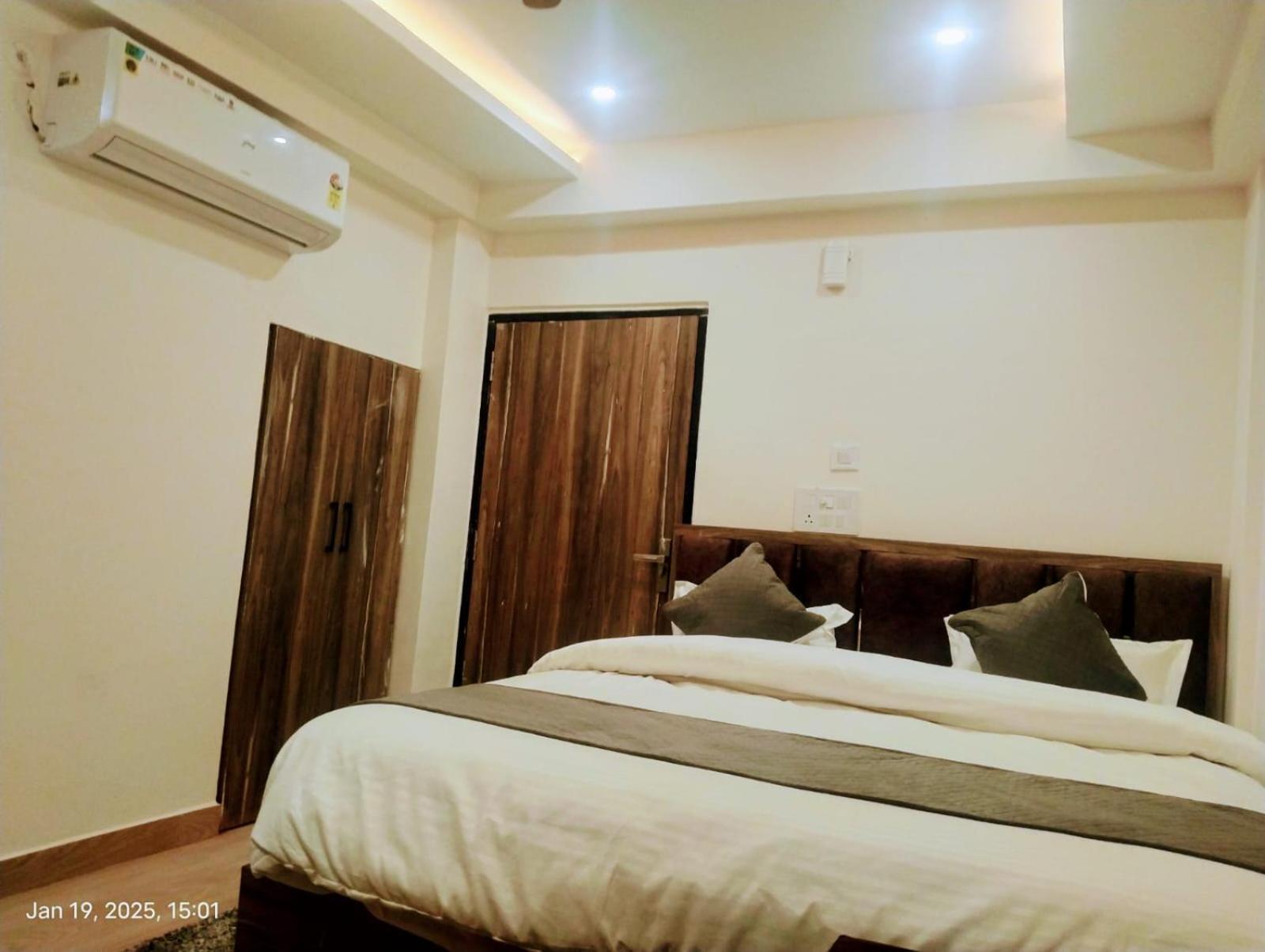 Hotel Abhinandan Ayodhya Εξωτερικό φωτογραφία