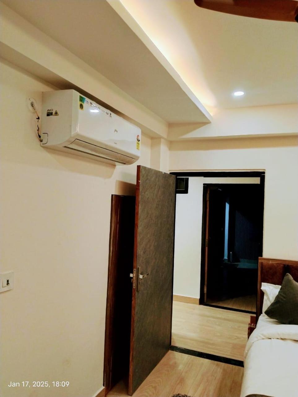 Hotel Abhinandan Ayodhya Εξωτερικό φωτογραφία