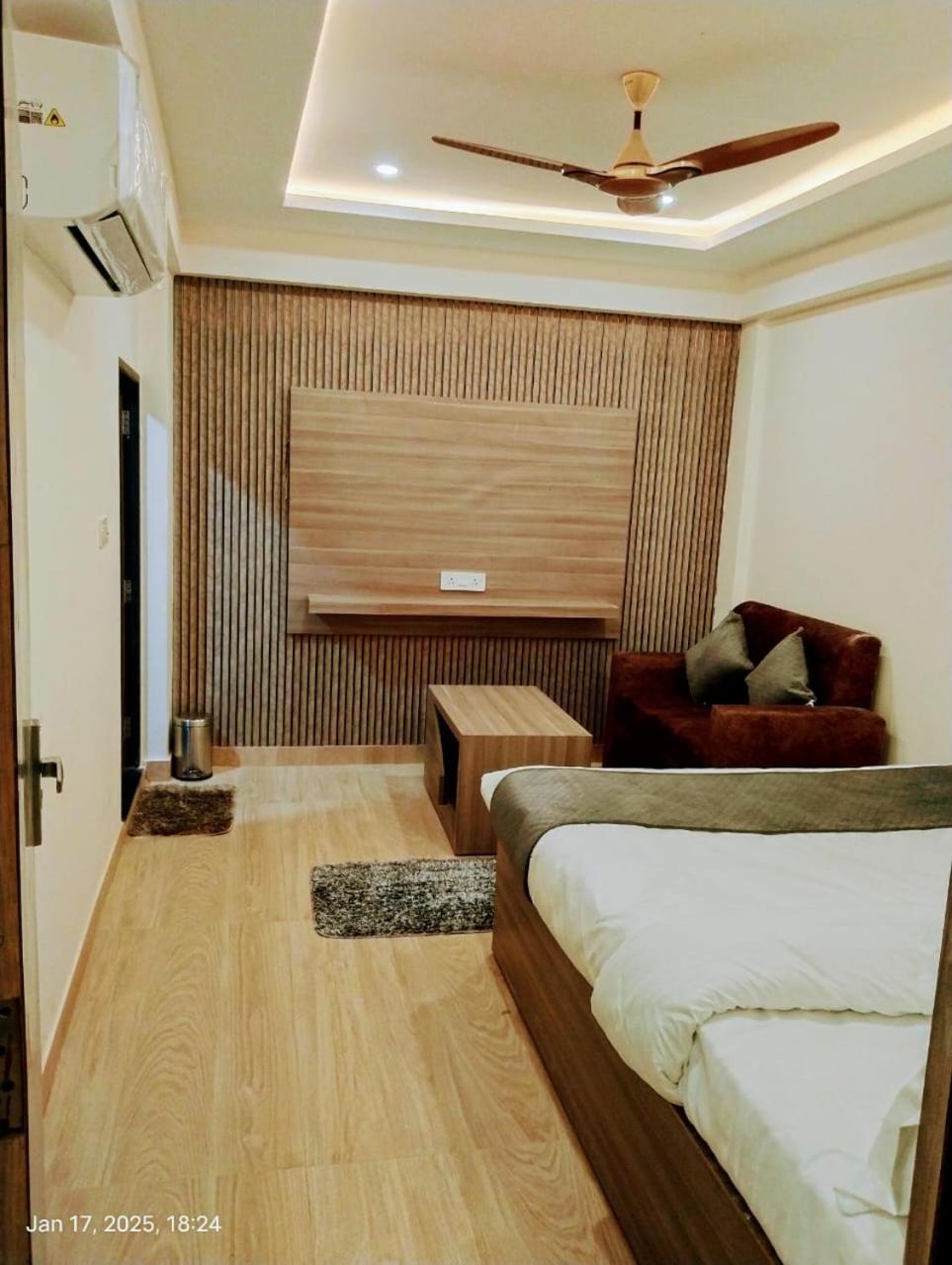 Hotel Abhinandan Ayodhya Εξωτερικό φωτογραφία