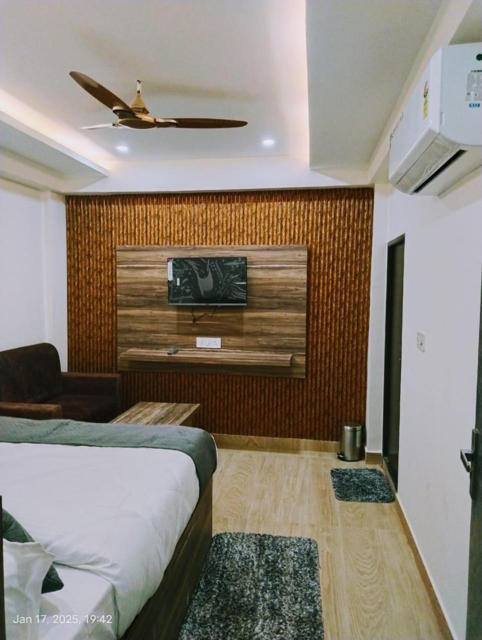 Hotel Abhinandan Ayodhya Εξωτερικό φωτογραφία